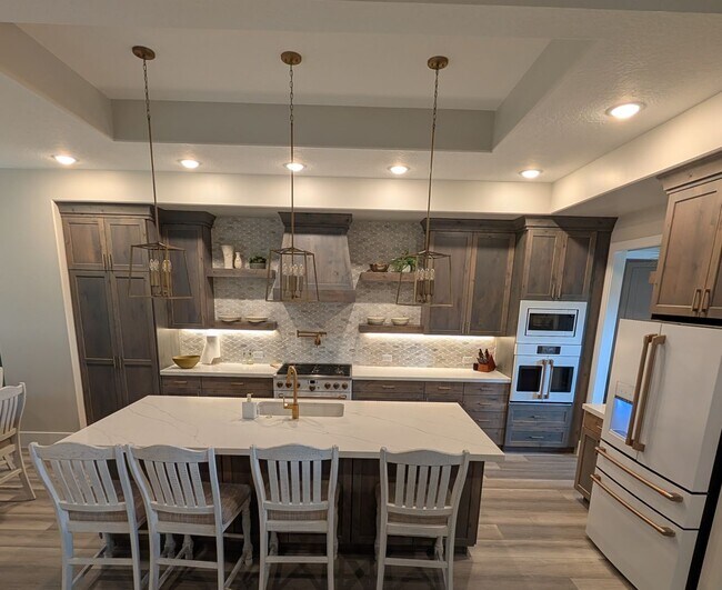 Building Photo - Elegant Residence on an Arce Lot