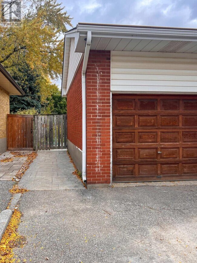 Building Photo - 30 Swanhurst Blvd