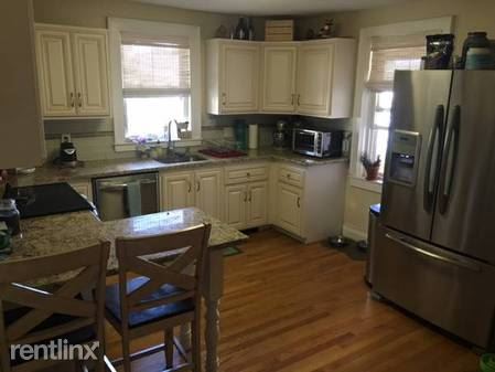 Building Photo - 18 Moore St