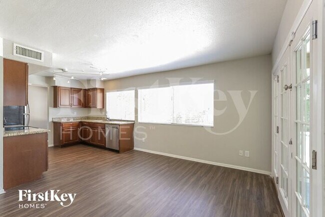 Foto del edificio - 4222 E Apollo Rd