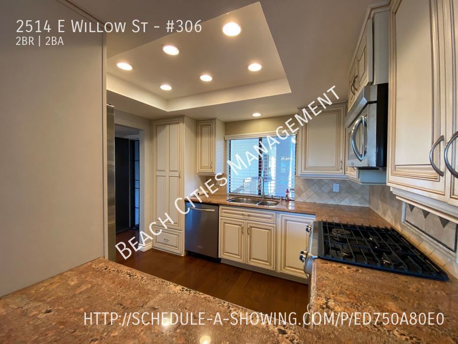 Primary Photo - Updated Condo with City Views, Incredible ...