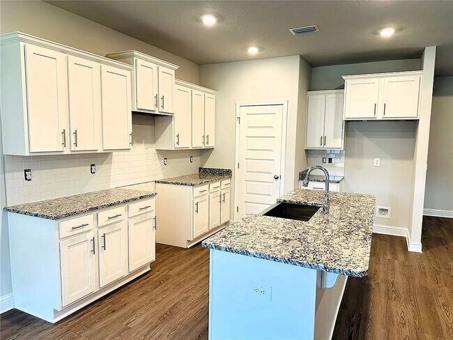 Building Photo - 1557 Redland St N