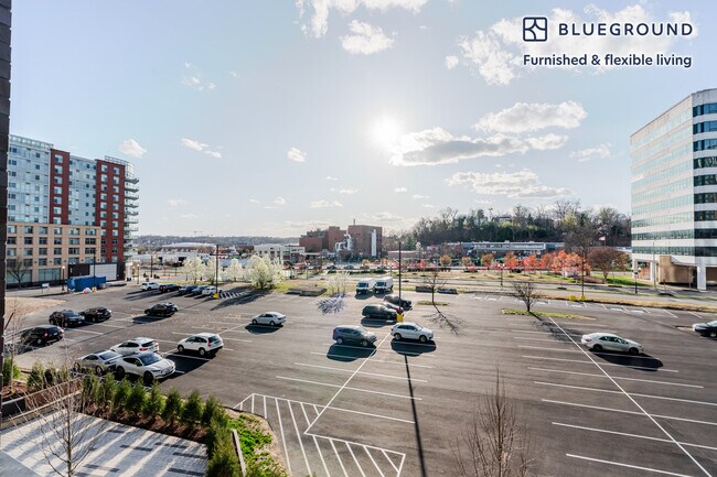 Foto del edificio - 3030 Potomac Ave