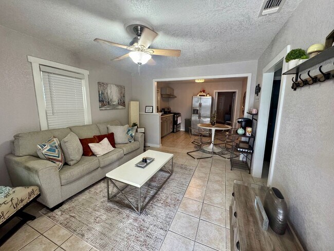 Foto del edificio - Harlandale 3 bedroom, 2 bath