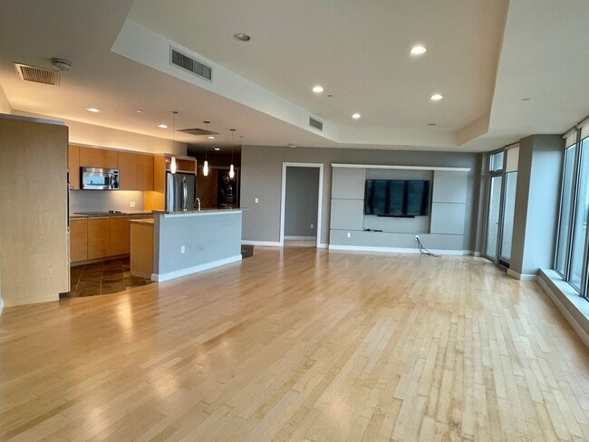 Building Photo - Luxury 2 Bed 2.5 Bath Condo in Central OKC