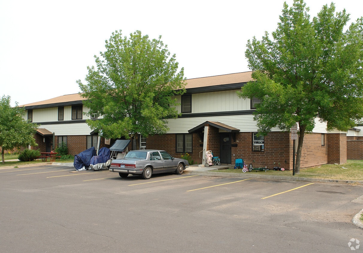702712 Cumming Ave, Superior, WI 54880 Apartments in Superior, WI