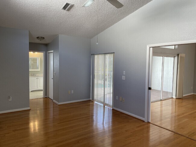 Foto del edificio - Beautiful 3-Bedroom, 2-Bath Home Available...