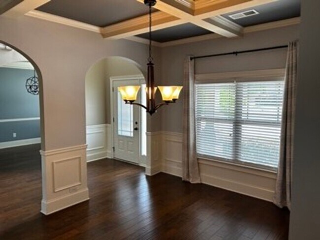 Foto del edificio - Spacious 5BR/4BA Home in Desirable Lexington Neighborhood – Bright Layout, Great Storage & Prime ...
