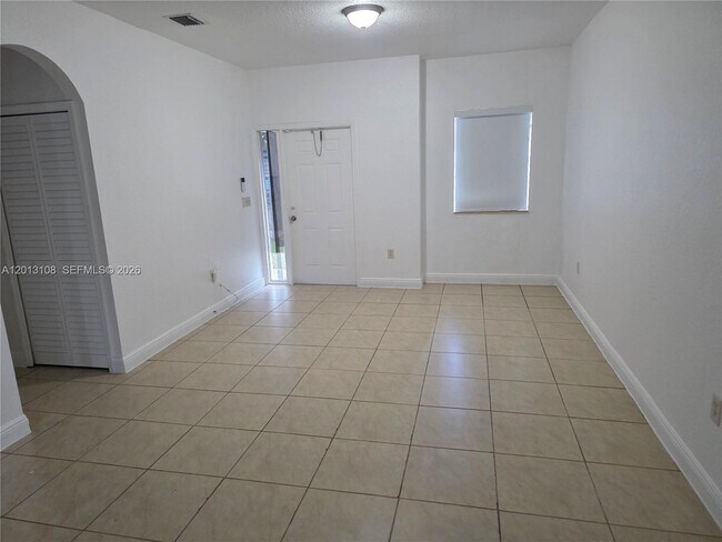 Foto del edificio - 1351 NW 9th Ct