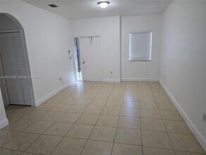 Building Photo - 1351 NW 9th Ct