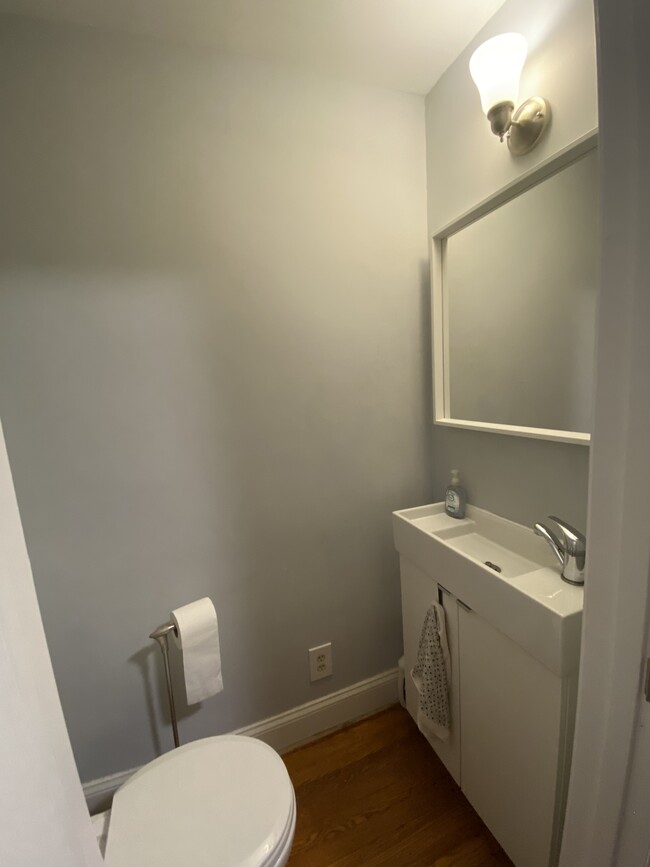 Powder Room - 1723 Lang Pl NE