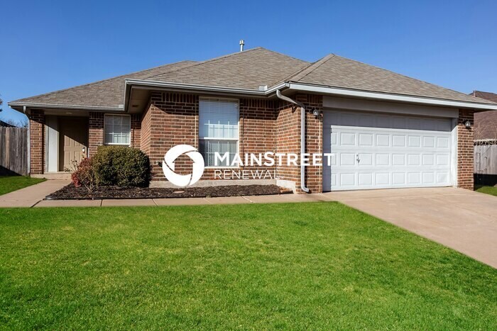 Foto principal - 3 Bedroom Pet-Friendly Home in Yukon, OK w...