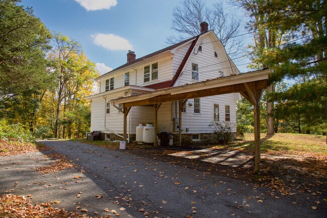 Building Photo - 171 Goldens Bridge Rd