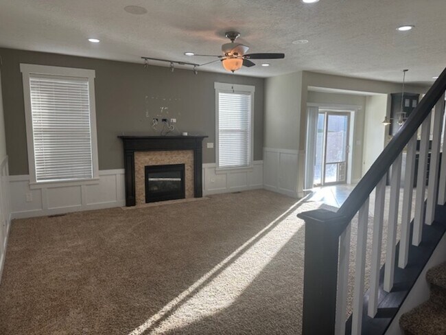 Building Photo - 2743 S Lavender Lane