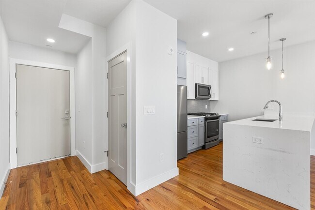 Building Photo - 181 Bennington St