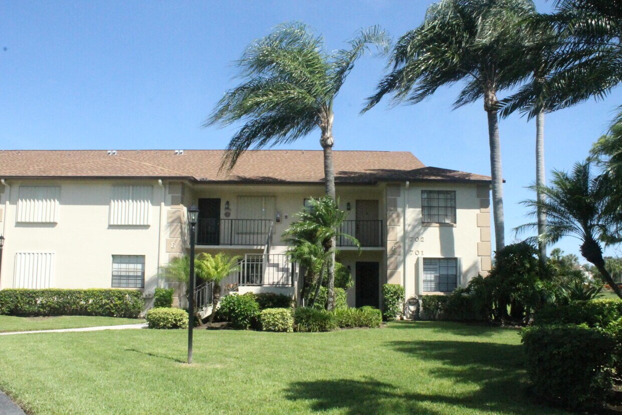 702 Pinecrest Cir Unit E, Jupiter, FL 33458 Condo for Rent in Jupiter