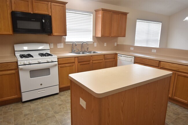 Foto del edificio - 21399 Forest Colony Dr