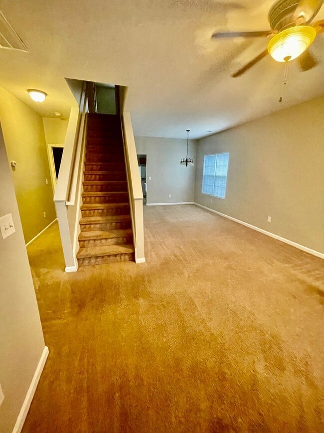 Foto del edificio - This two-story, 4-bedroom, 2-bath duplex in Fort Mill, SC sits on a corner lot