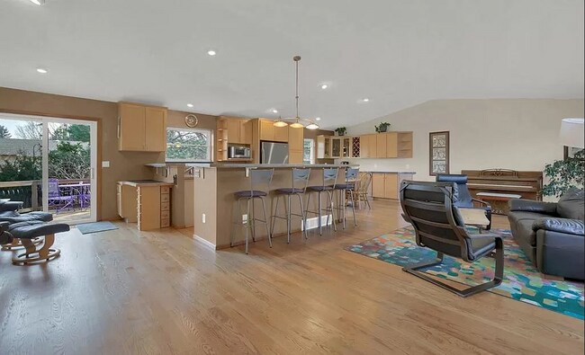 Open living and dining room off-kitchent - 323 Sutherland Plz