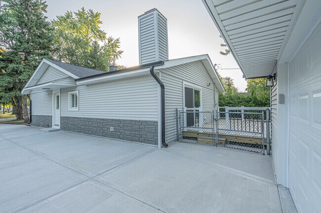 Building Photo - 2008 Kirchoff Rd