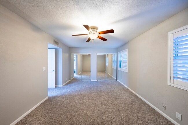 Foto del edificio - 3728 W Bluefield Ave