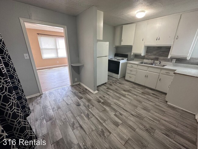 Building Photo - 2 br, 1 bath House - 1307 N Erie