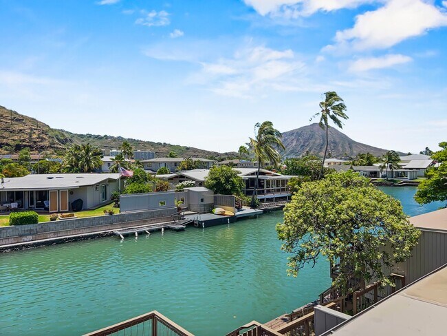 Foto del edificio - Video! Waterfront Townhouse w/Boat Dock!