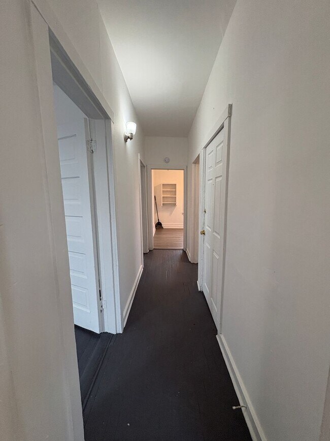 Foto del edificio - Spacious upstairs apartment with LOTS of utilities included!