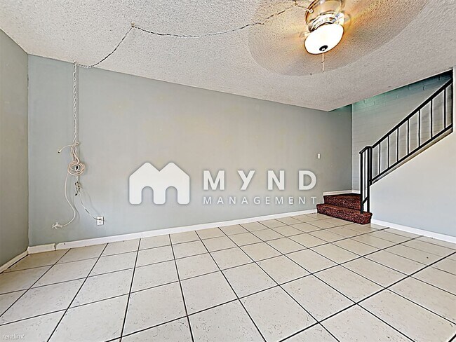 Building Photo - 2 br, 1 bath Townhome - 4617 E Jones Ave