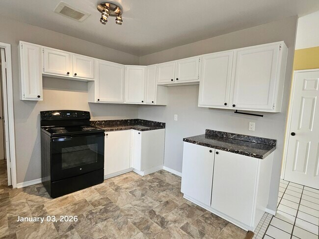 Foto del edificio - 42405 Iowa St