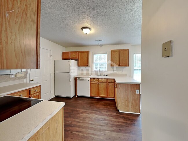 Building Photo - 60 Falcon Ct