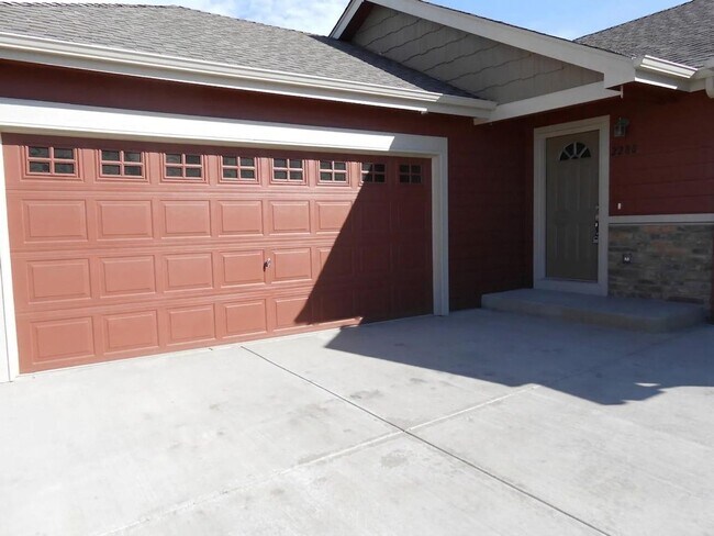 Building Photo - Beautiful 3 Bedroom 2 Bath Ranch-Style Home in SW Loveland!