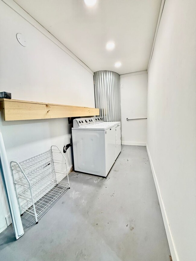Foto del edificio - Update home available NOW