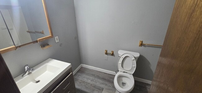 Building Photo - 2 Bedroom Apartment