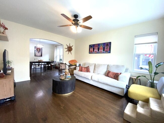 Foto del edificio - 5919 W Warwick Ave