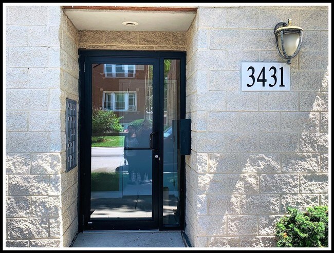 Foto del edificio - 3431 Ridgeland Ave