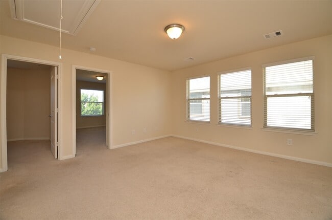 Foto del edificio - 8335 Columbia Forest Dr