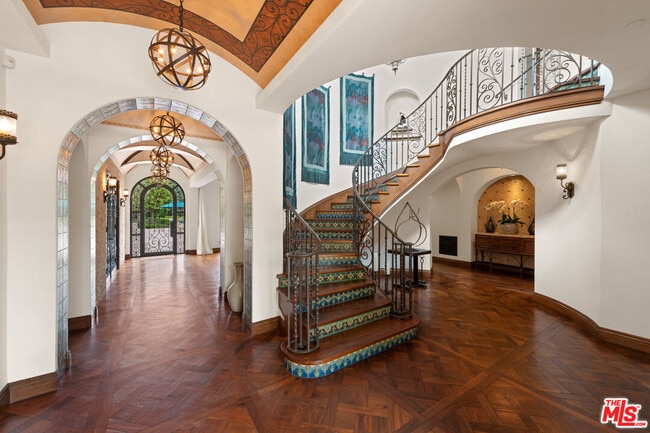 Building Photo - 28935 Cliffside Dr