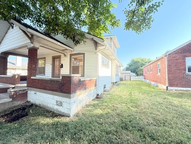 Building Photo - 1428 Silver St