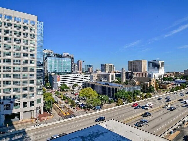 Foto del edificio - 2016 Main St