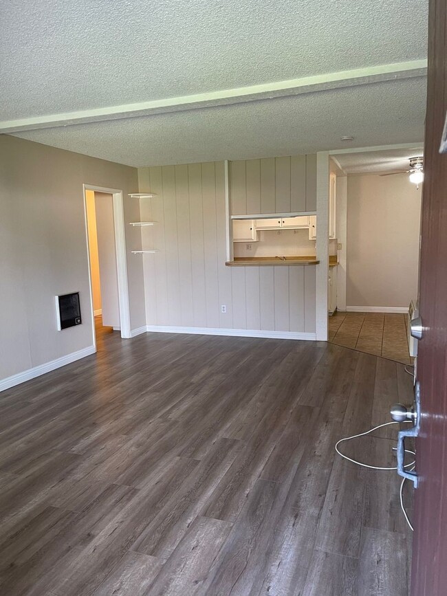Building Photo - 1 Bed 1 bath Ground floor Condo by South C...