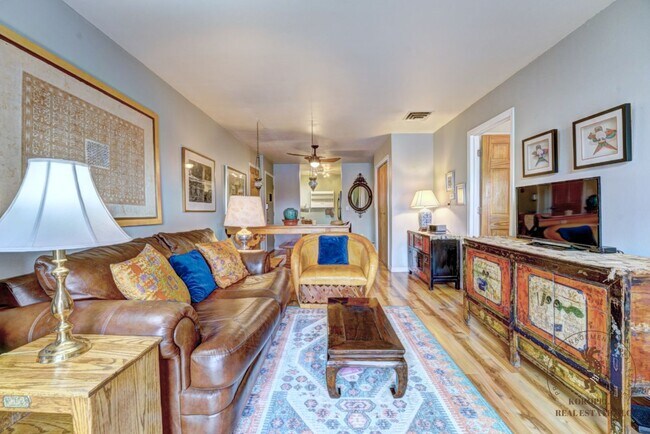 Foto del edificio - 3231 Lakeside Dr