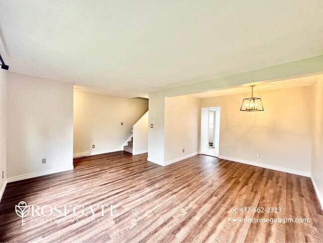 Photo du bâtiment - Spacious 3-Bedroom Townhouse with Finished Basement & Backyard – London