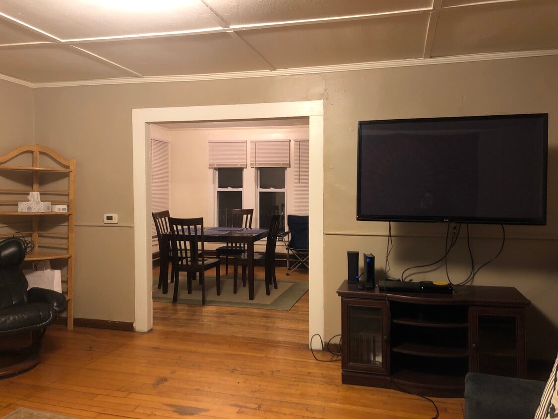 Primary Photo - 405 W Green St