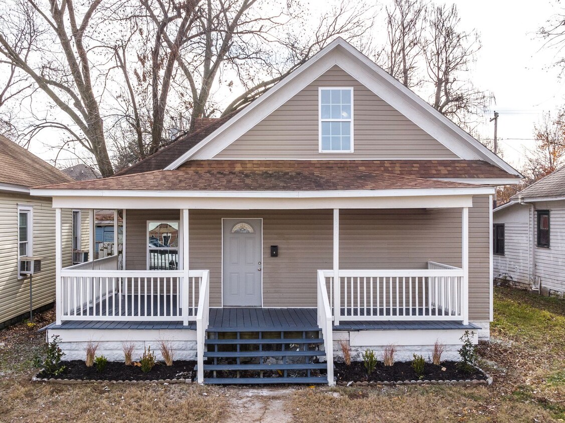 Primary Photo - Freshly Updated 3 Bedroom House