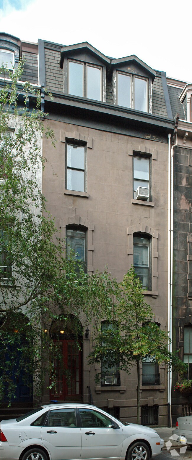 Building Photo - 2318 Spruce St
