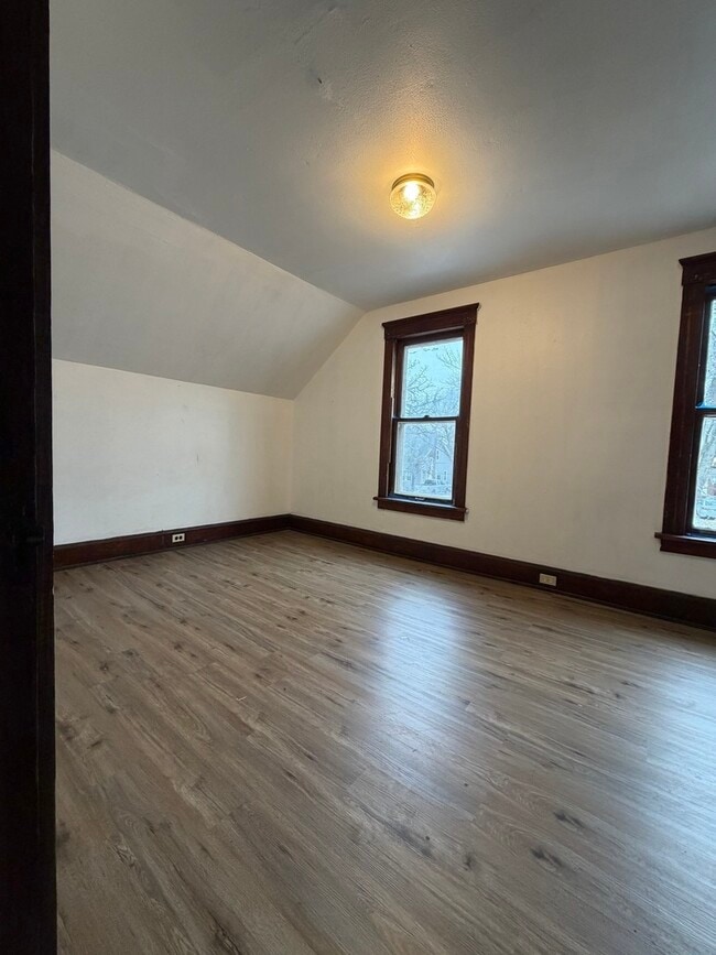 Building Photo - 1121 Fairview Ave