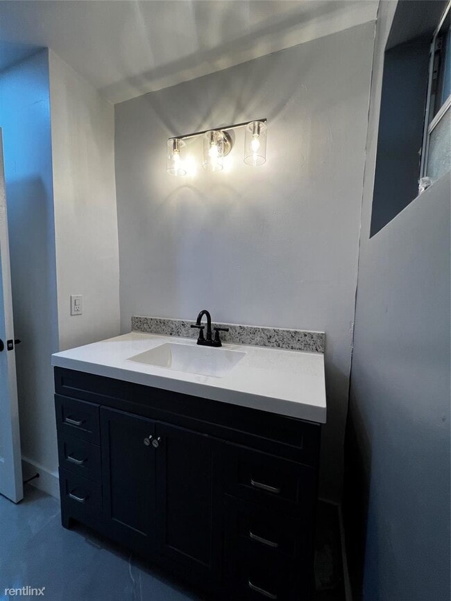 Building Photo - 3 br, 2 bath House - 3225 Cleveland St