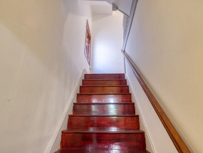 Foto del edificio - 1067 E 2nd St