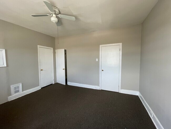 Bedroom - 4423 Brown St